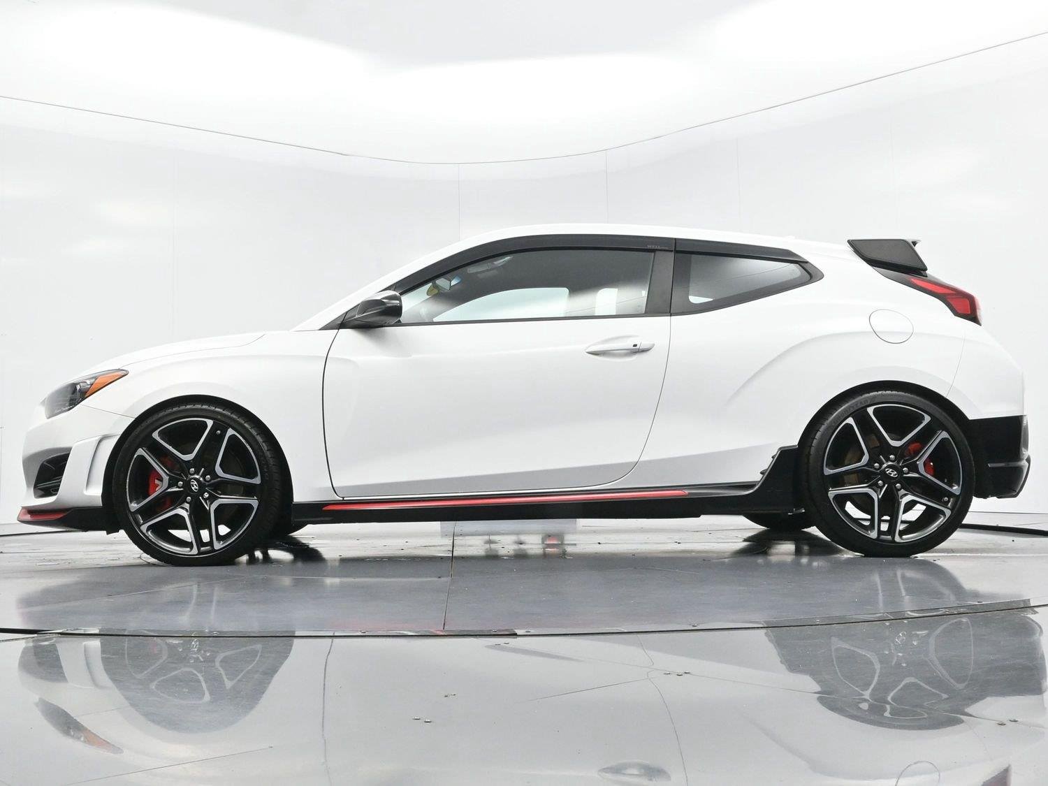 Used 2022 Lunar White Hyundai Base image 44