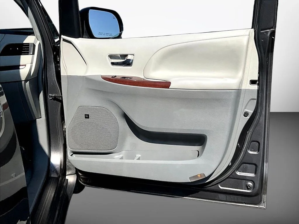 Used 2012 Gray Toyota XLE image 29