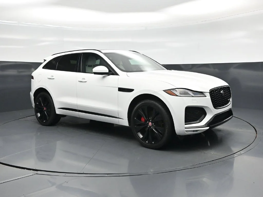 Used 2023  Jaguar P400 R-Dynamic S image 21