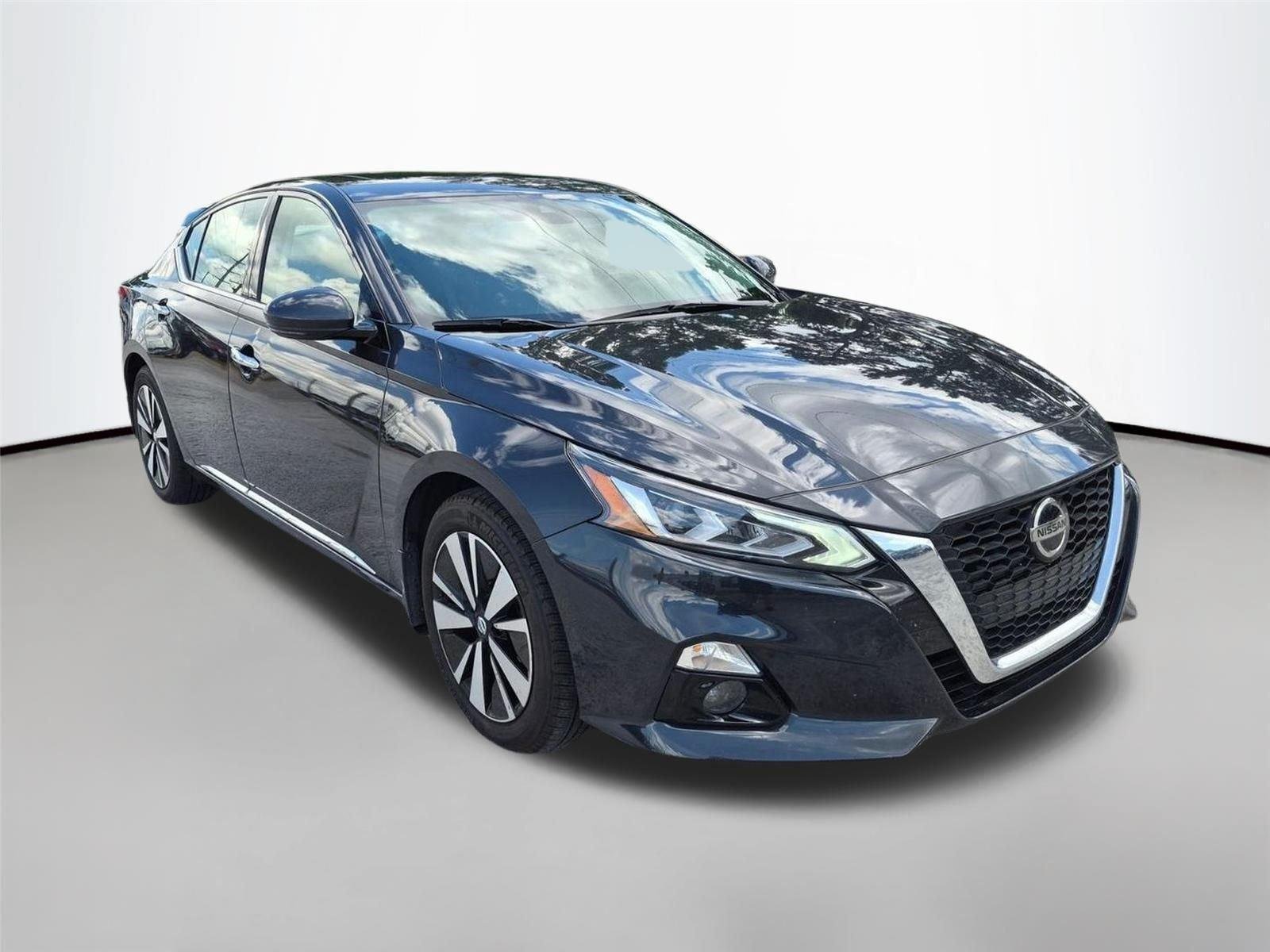 Used 2019 SUPER BLACK NISSAN SV image 3