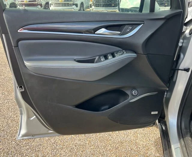 Used 2021 Includes Spectra Gray lower exterior accent color.) Buick Essence image 13