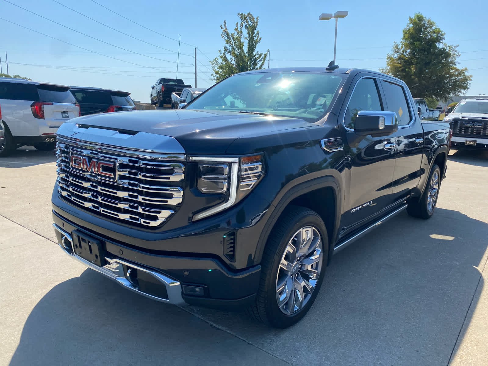Used 2023 GMC Sierra 1500 Denali Denali with VIN 1GTUUGEL4PZ281534 for sale in Kansas City