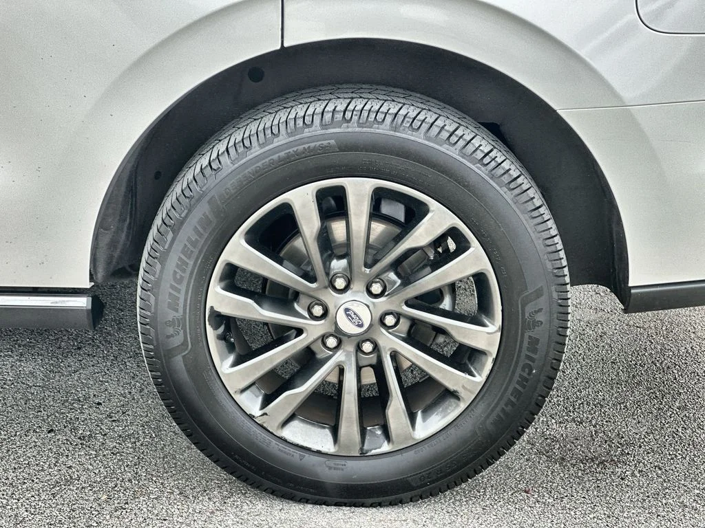 Used 2019 White Platinum Metallic Tri-Coat Ford Limited image 33