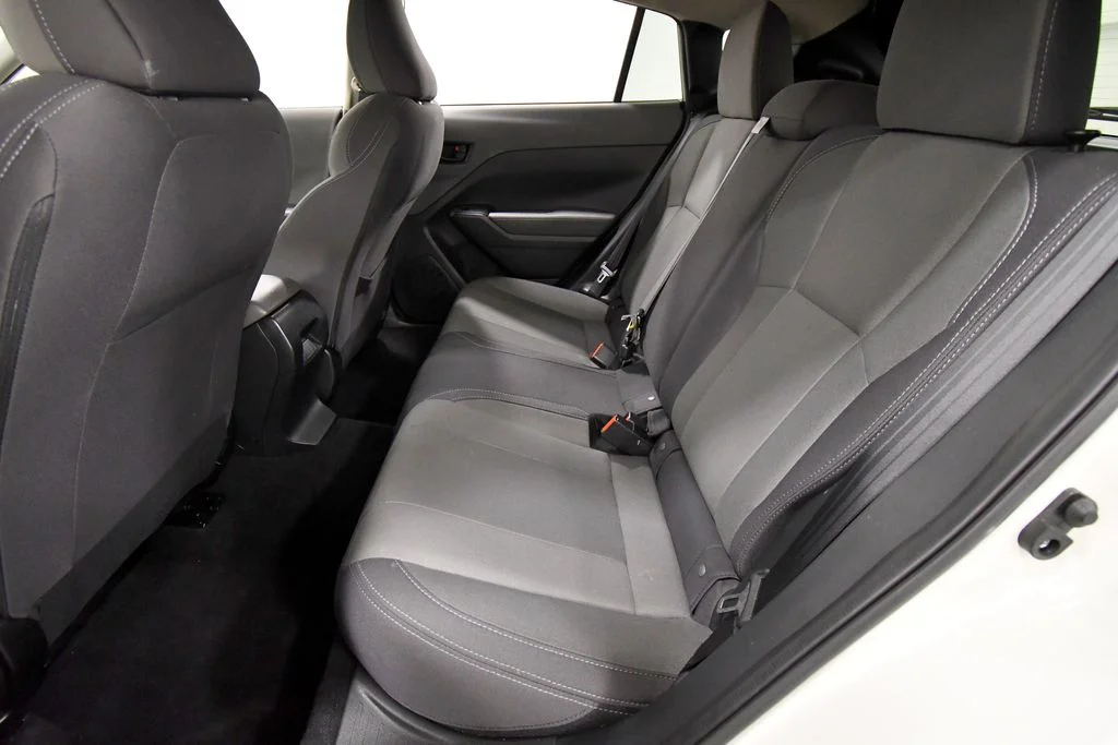 Used 2024 White Subaru Base image 15