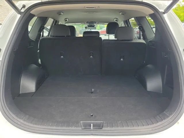 Used 2023 White Hyundai SEL image 8