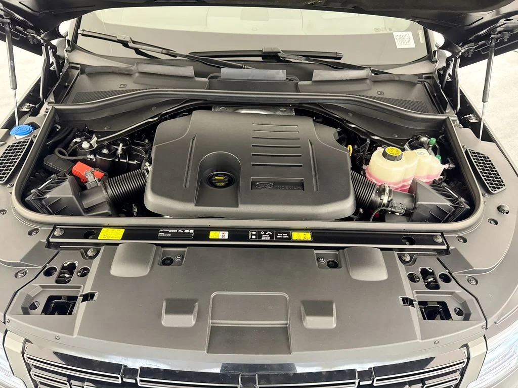 New 2026 Carpathian Grey Land Rover Dynamic SE image 32