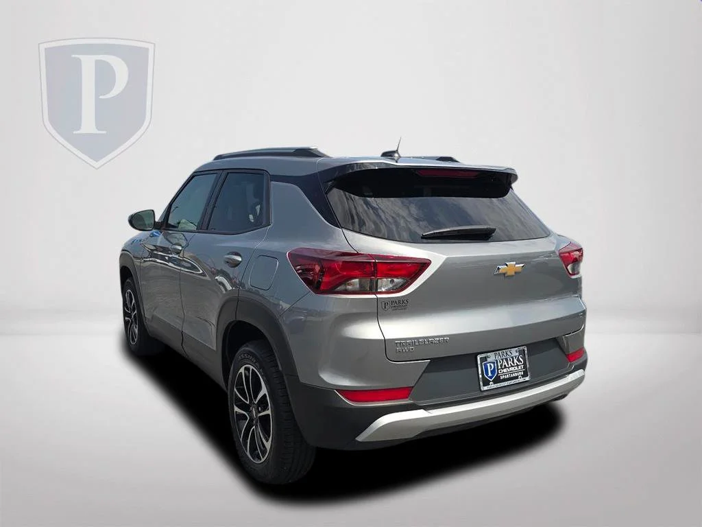 Used 2025 Gray Chevrolet LT image 8