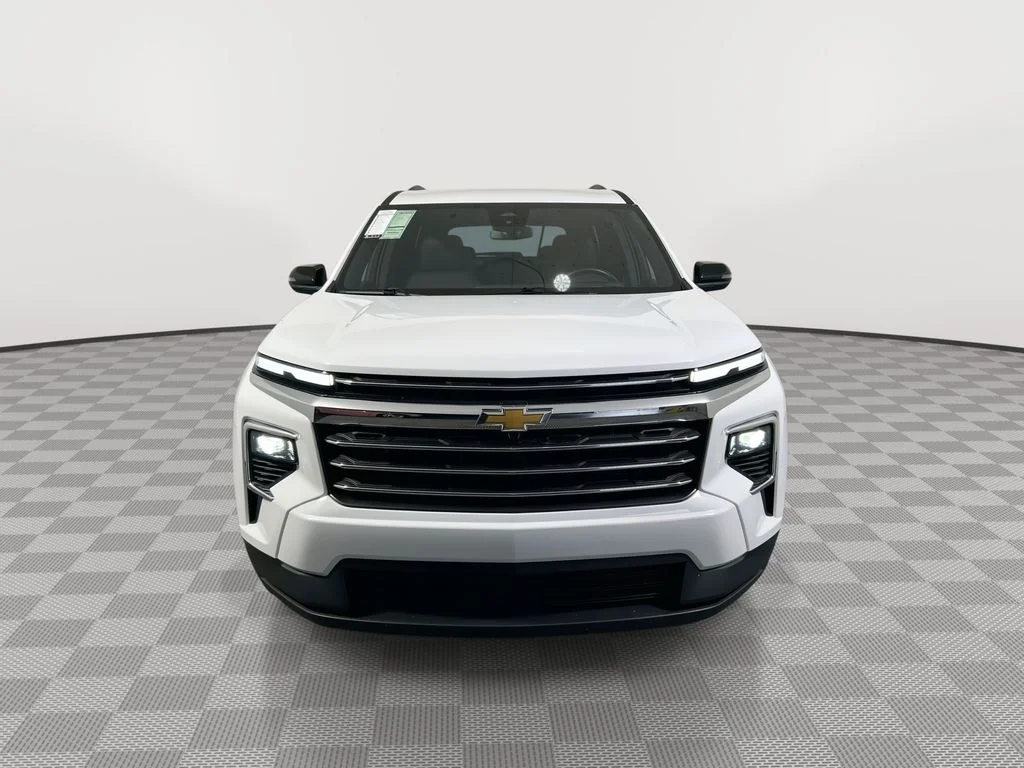 Used 2025 White Chevrolet LT image 3