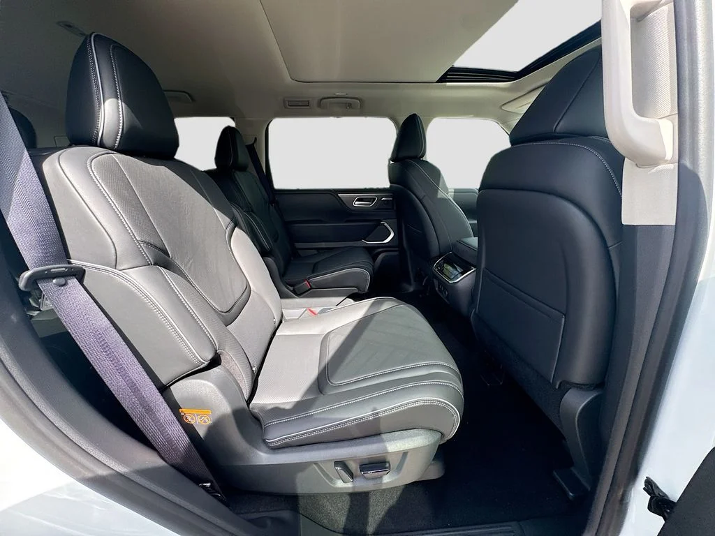 New 2027 RADIANT WHITE INFINITI Luxe 2WD image 30