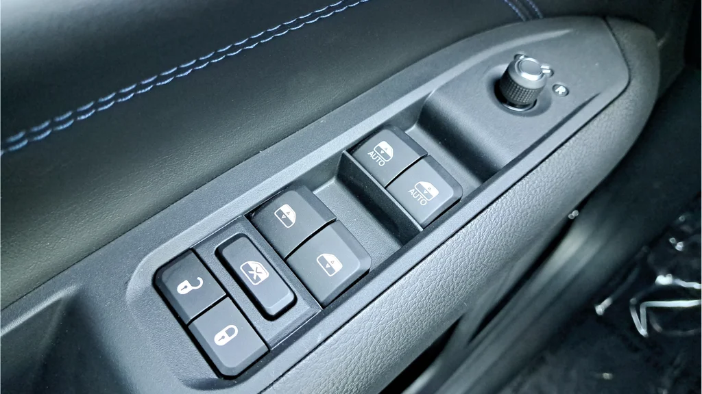 New 2026 Red Hot Pearlcoat Jeep Latitude image 24