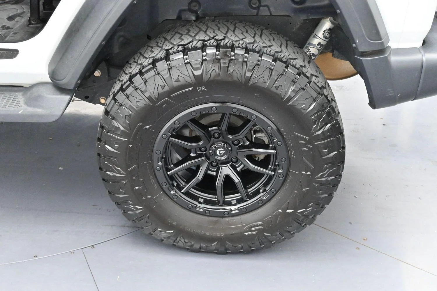 Used 2020 Bright White Clearcoat Jeep Sport S image 27