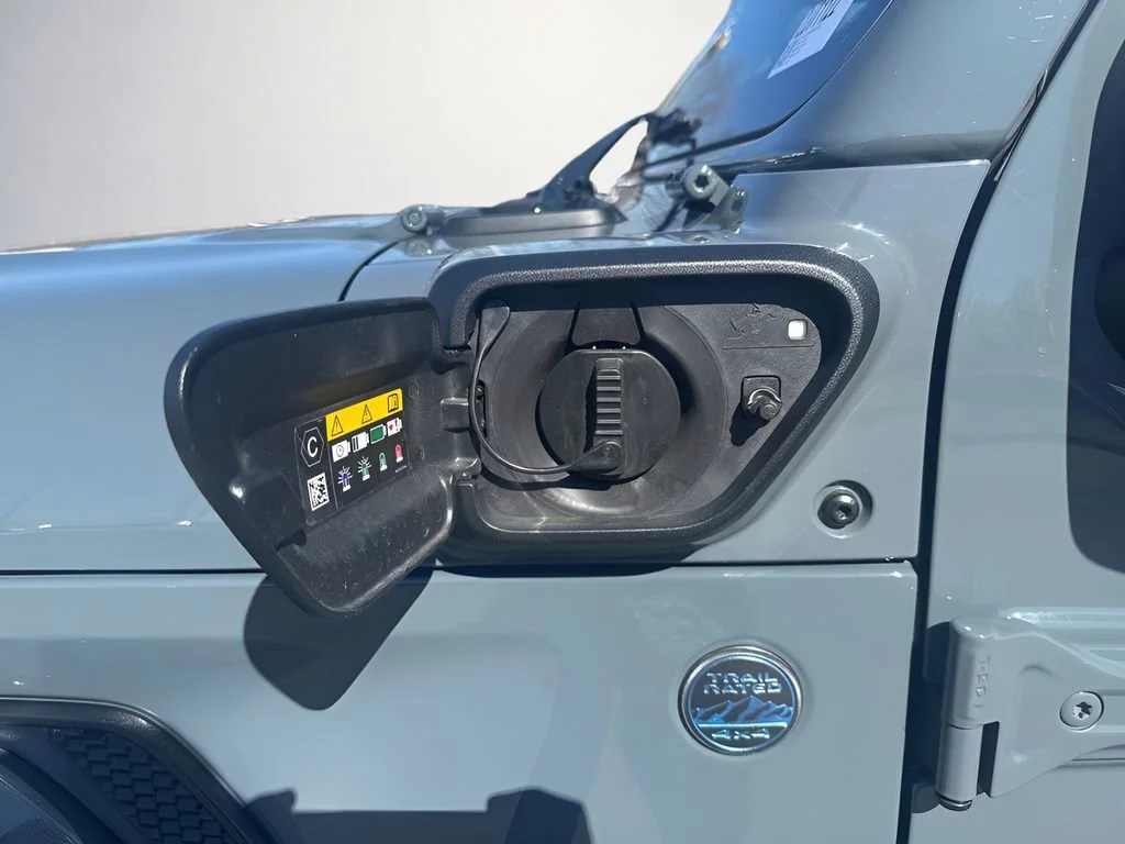 Used 2025 Gray Jeep Sahara image 32