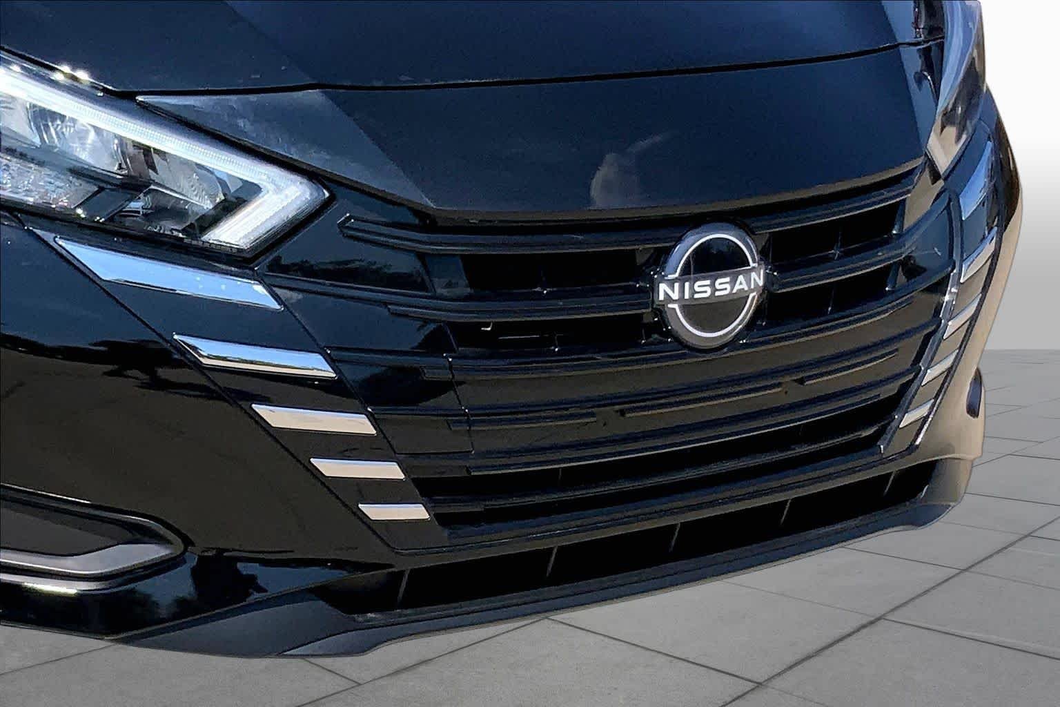 Used 2025 Super Black Nissan SV image 30
