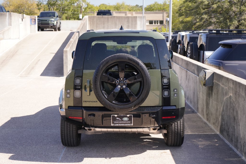 New 2026 Woolstone Green Land Rover X-Dynamic SE image 8