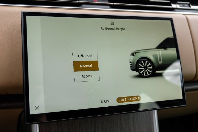 New 2027 Gold Land Rover SE image 38