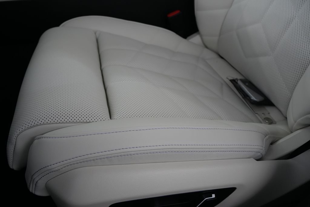 2025 BMW 5 Series 530i - Photo 11