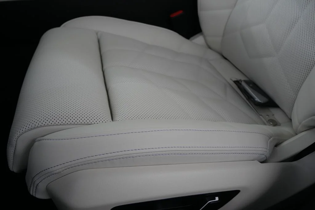 2025 BMW 5 Series 530i - Photo 11
