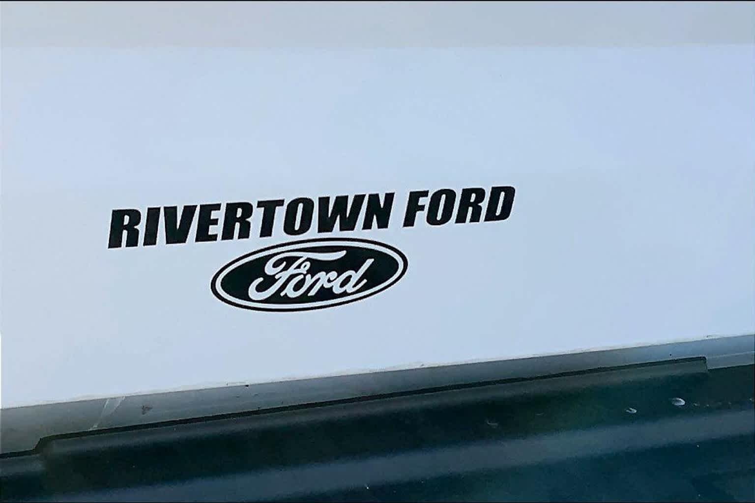 Used 2018 Summit White GMC 2WD image 32