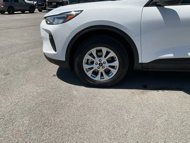 Used 2025 Oxford White Ford Active image 20