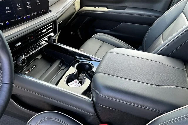 Used 2025 Blue Chevrolet Premier image 17