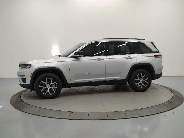 Used 2025 Silver Zynith Jeep Limited image 5
