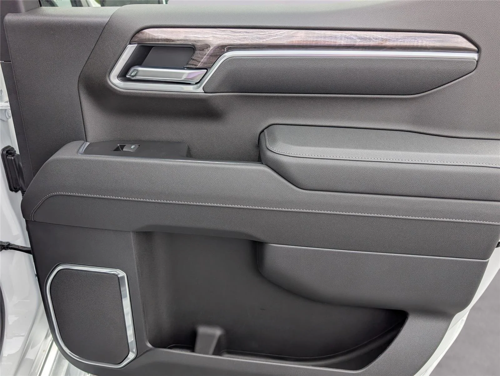 2026 Chevrolet Silverado 1500 LTZ - Photo 13