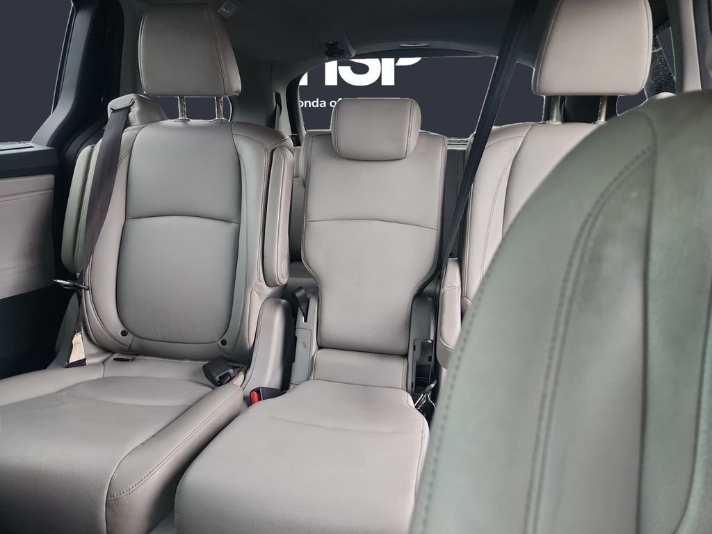 Used 2018 Crystal Black Pearl Honda Touring image 13
