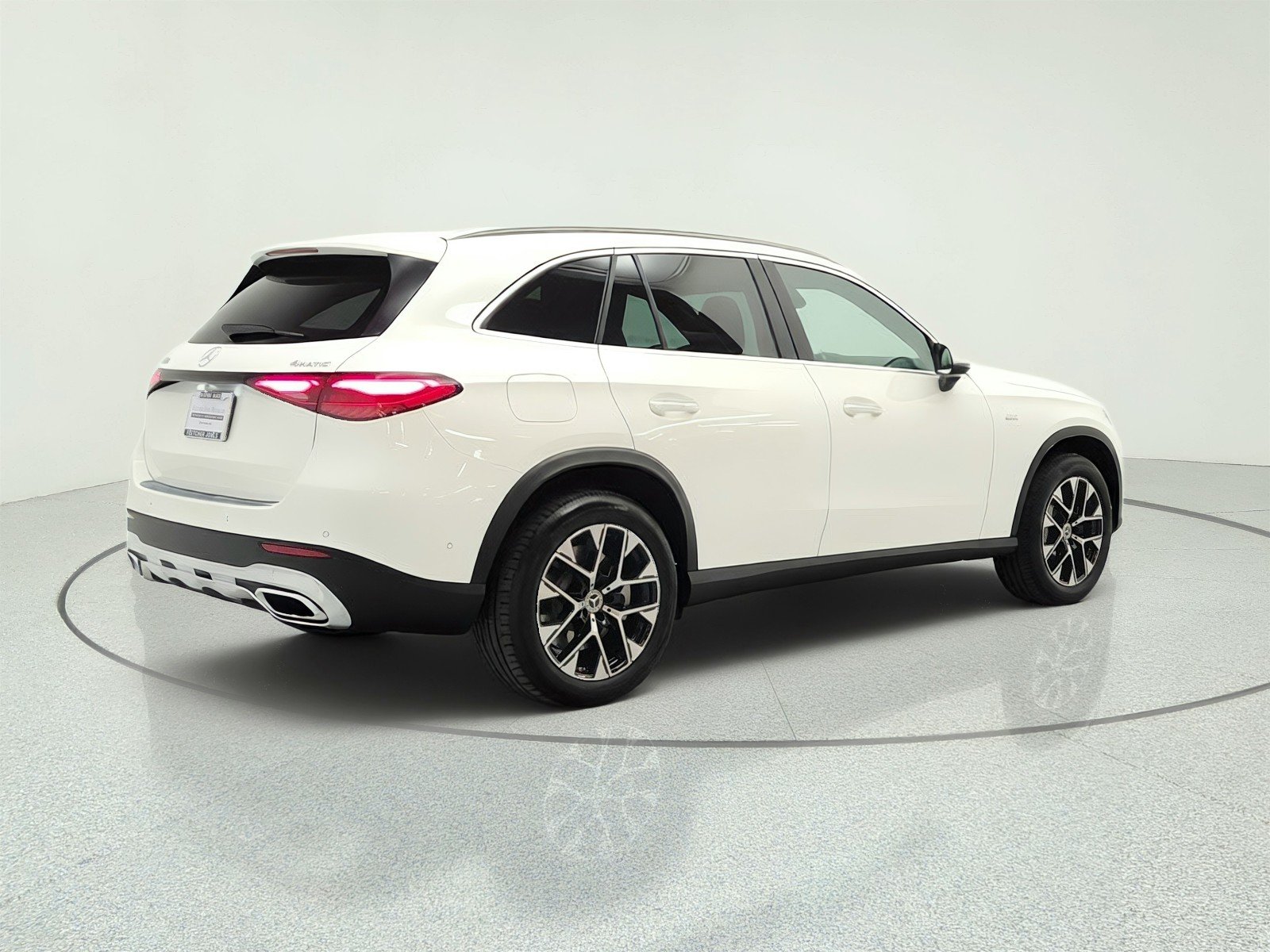 Used 2025 Polar White Mercedes-Benz GLC 350e 4MATIC® SUV image 5