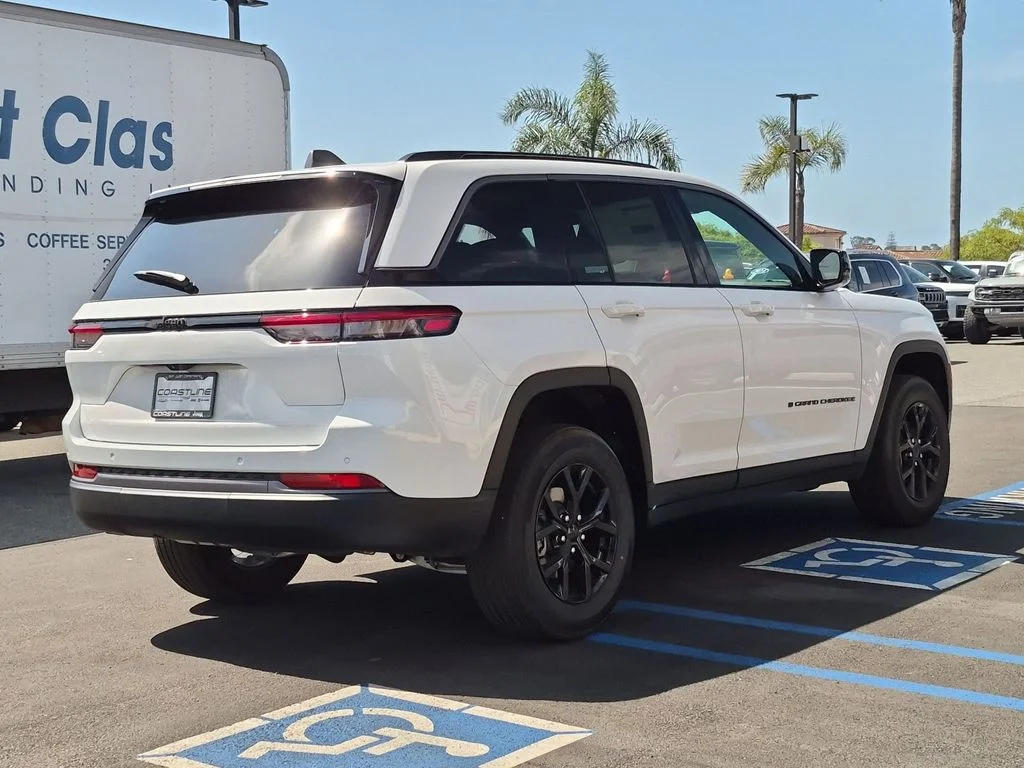 New 2026 Bright White Clear-Coat Exterior Paint Jeep Laredo Altitude image 5