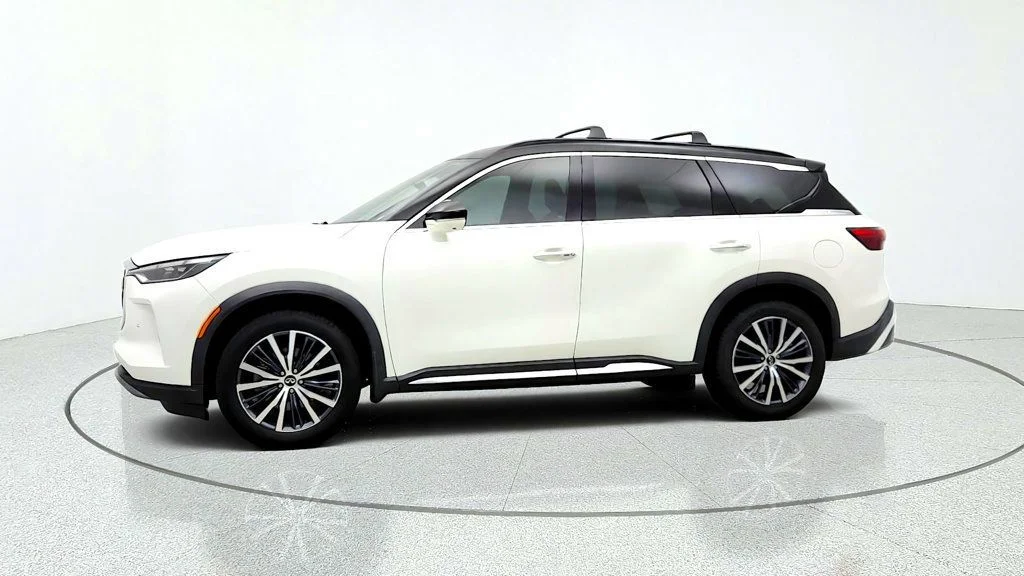 Used 2023 Majestic White/Black Obsidian INFINITI AUTOGRAPH FWD image 8
