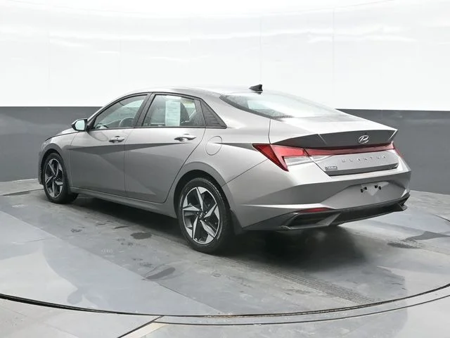 Used 2023 Silver Hyundai SEL image 3