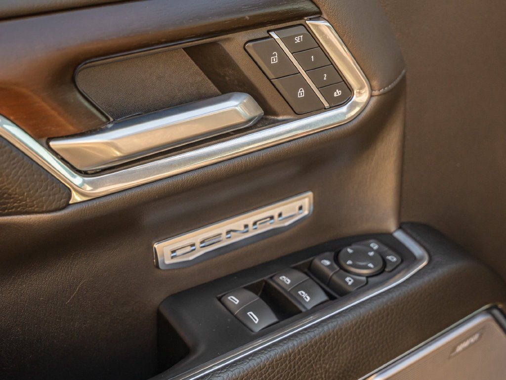Used 2024 Onyx Black GMC Denali image 27