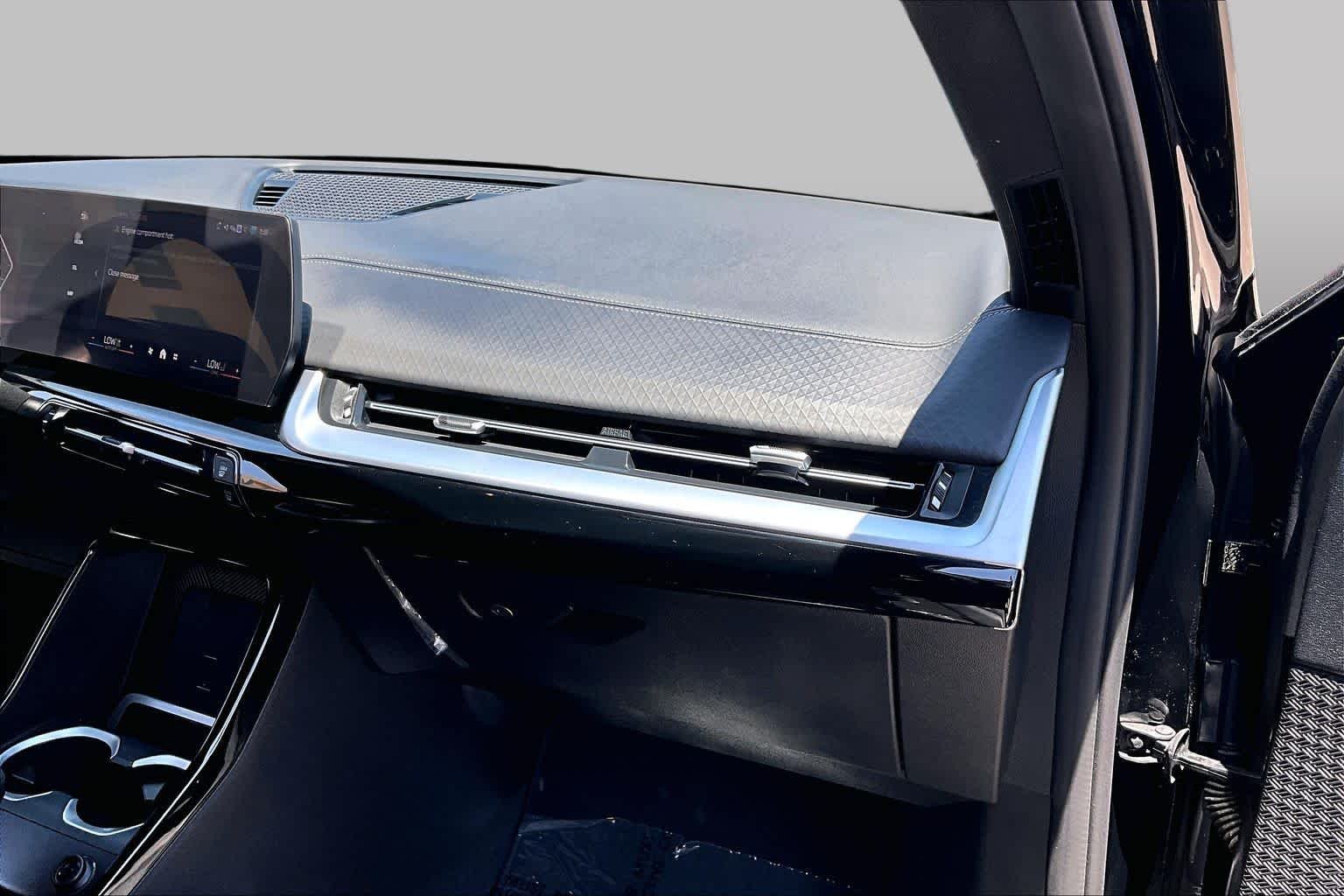 Used 2025  BMW xDrive28i image 18