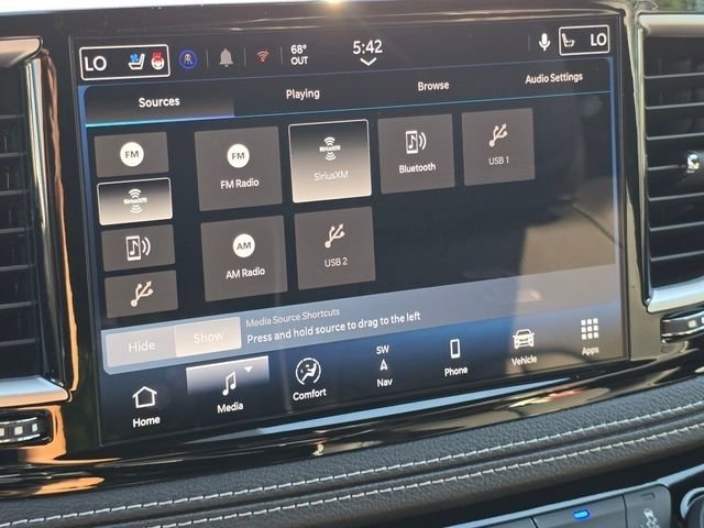 New 2027 Diamond Black Crystal Pearl-Coat Exterior Paint Chrysler Limited image 12