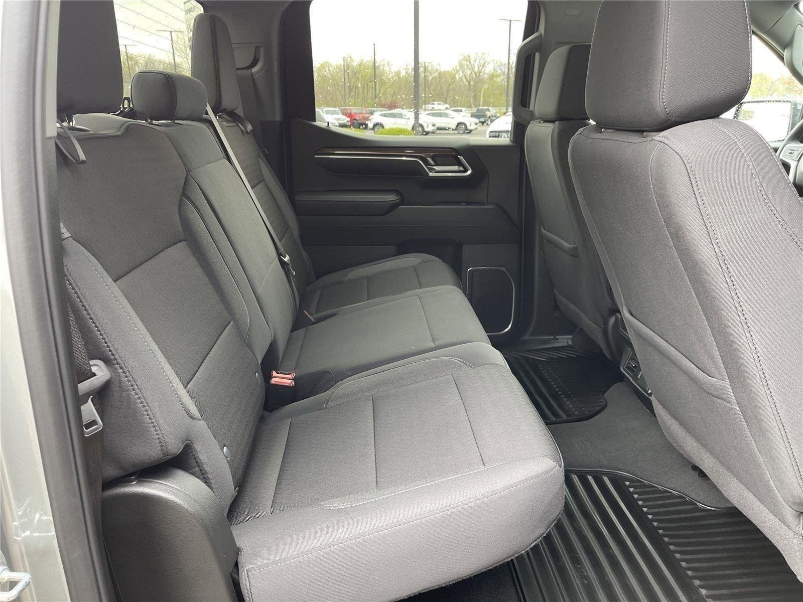 2025 Chevrolet Silverado 1500 LT - Photo 37