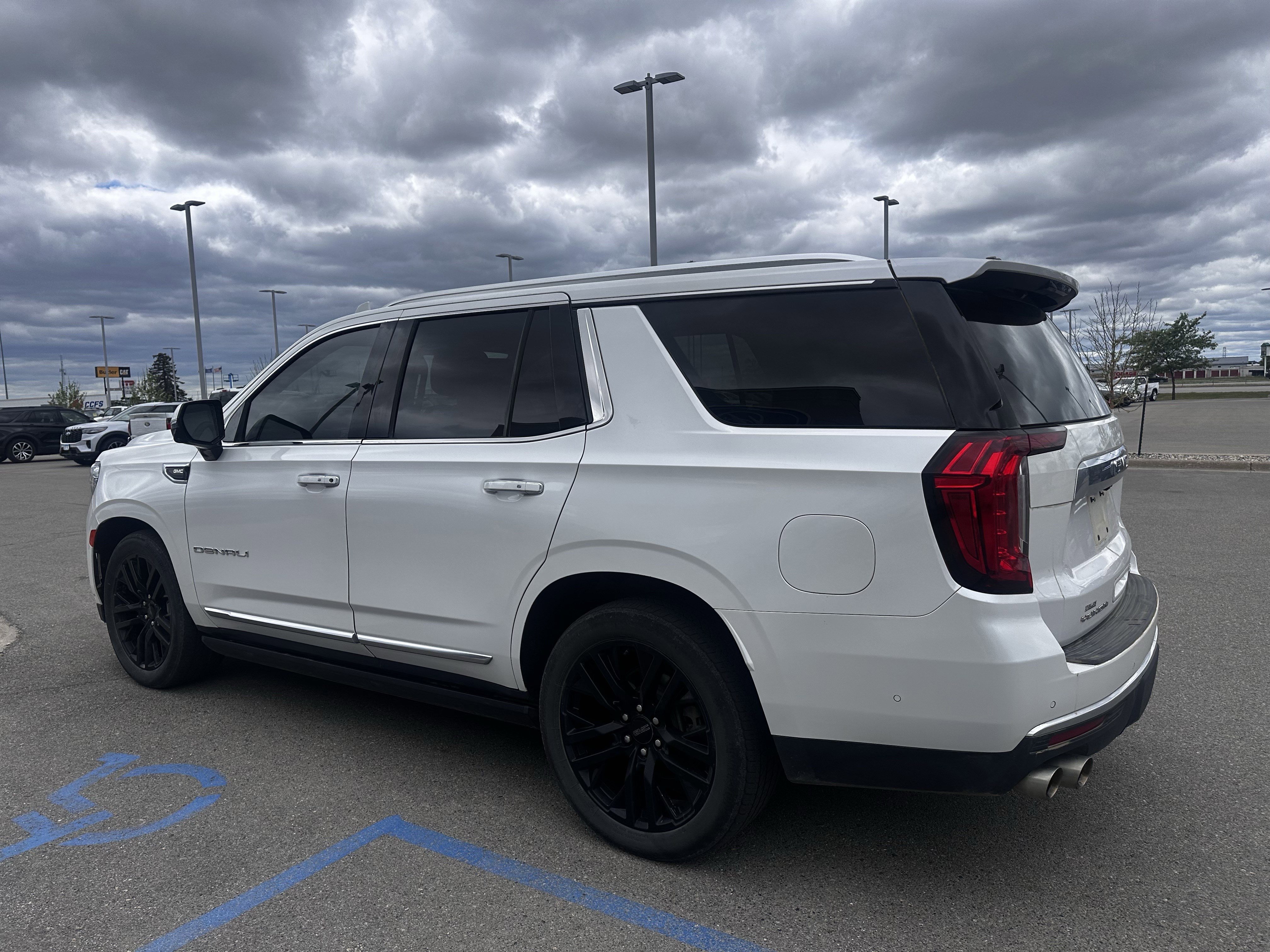 Used 2023 White Frost Tricoat GMC Denali image 3