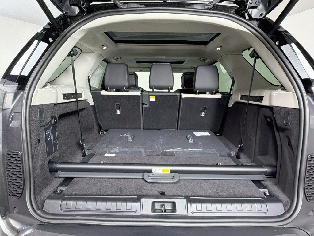 New 2026 Santorini Black Land Rover S image 28