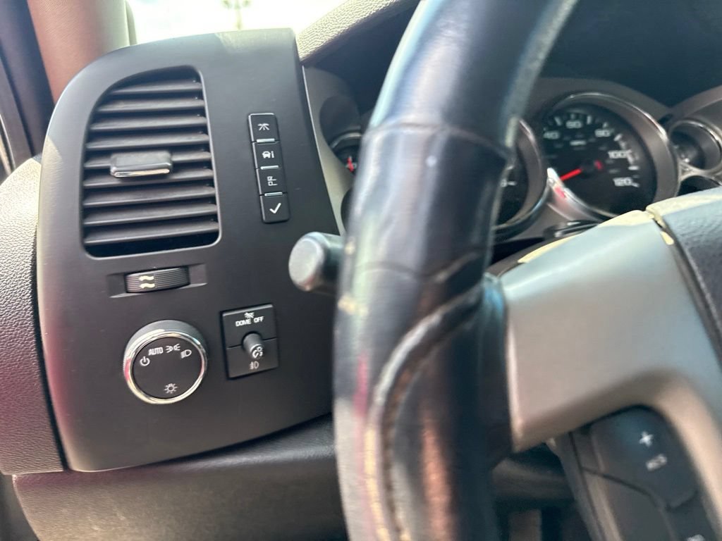 Used 2011 SHEER SILVER METALLIC Chevrolet LT image 22