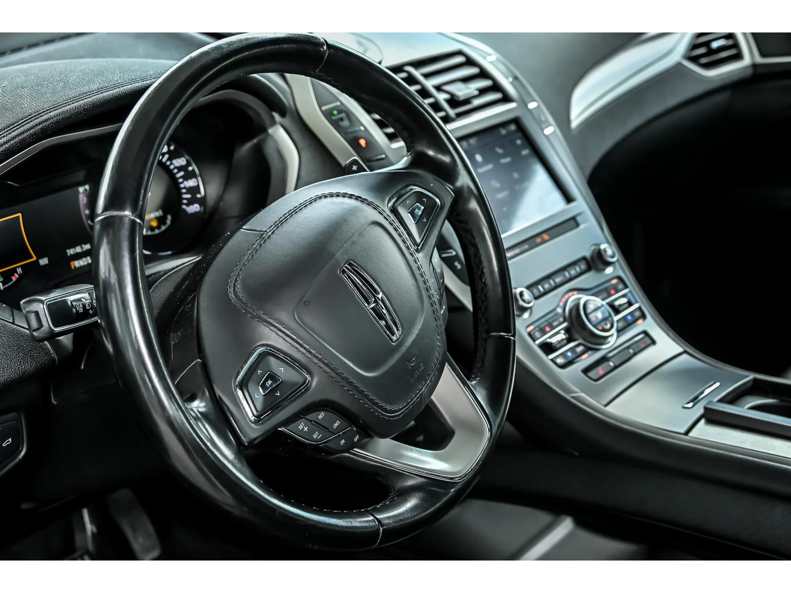 Used 2019 Black Lincoln  image 14