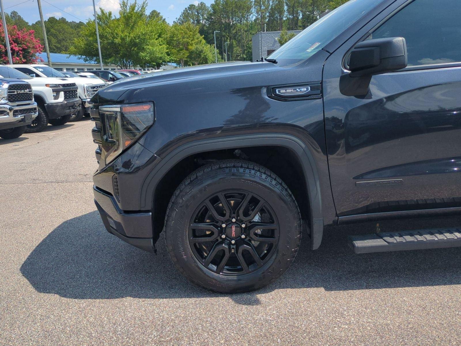 Used 2024 Onyx Black GMC Elevation image 10