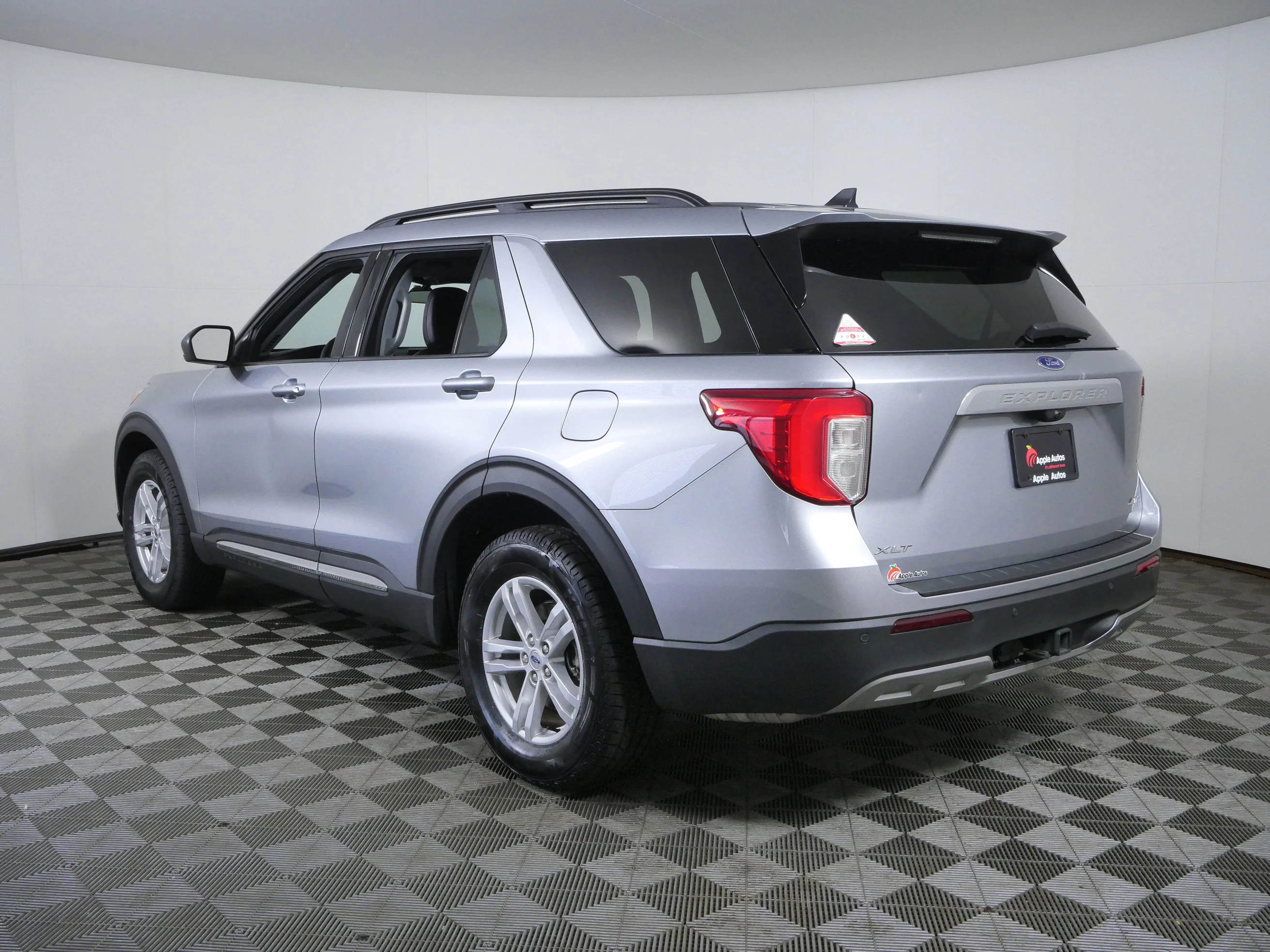Used 2024 Iconic Silver Metallic Ford XLT image 7