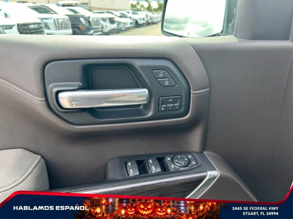 Used 2019 IRIDESCENT PEARL TRICOAT Chevrolet LTZ image 23