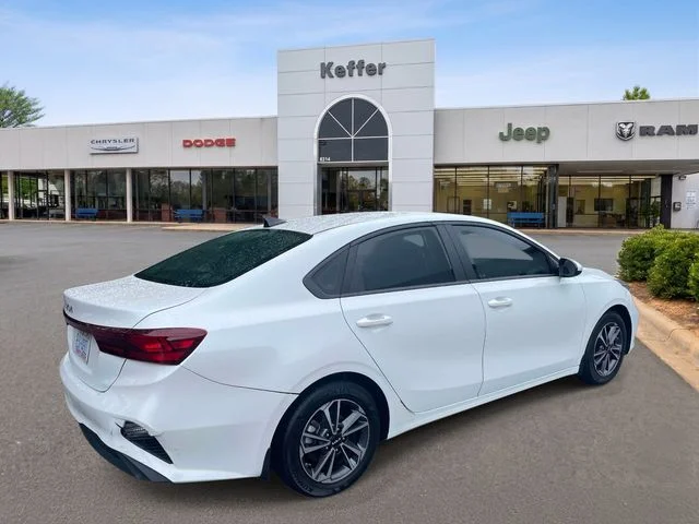 Used 2024 White Kia LXS image 6