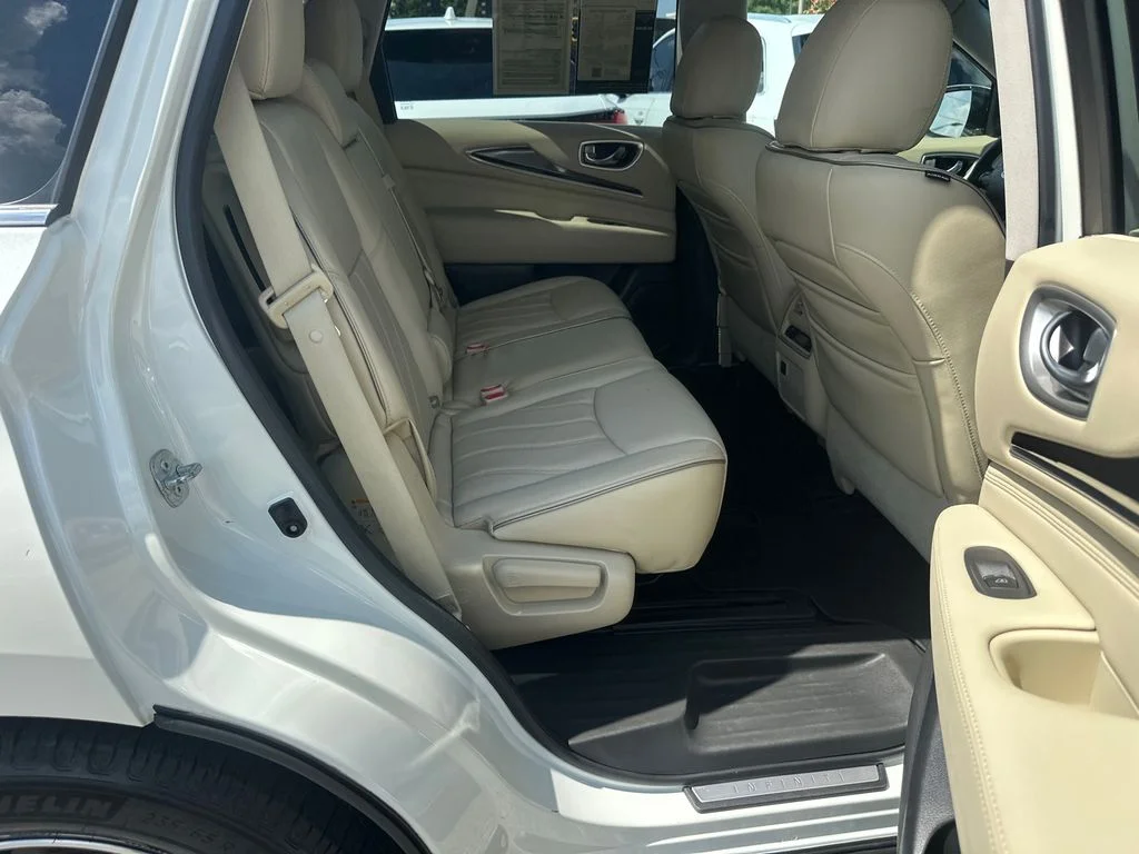 Used 2016 White INFINITI Base image 13