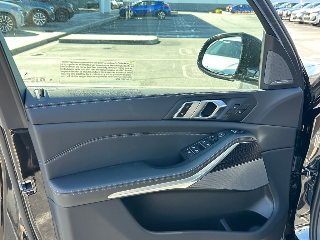 New 2026 Black Sapphire Metallic BMW xDrive40i image 11