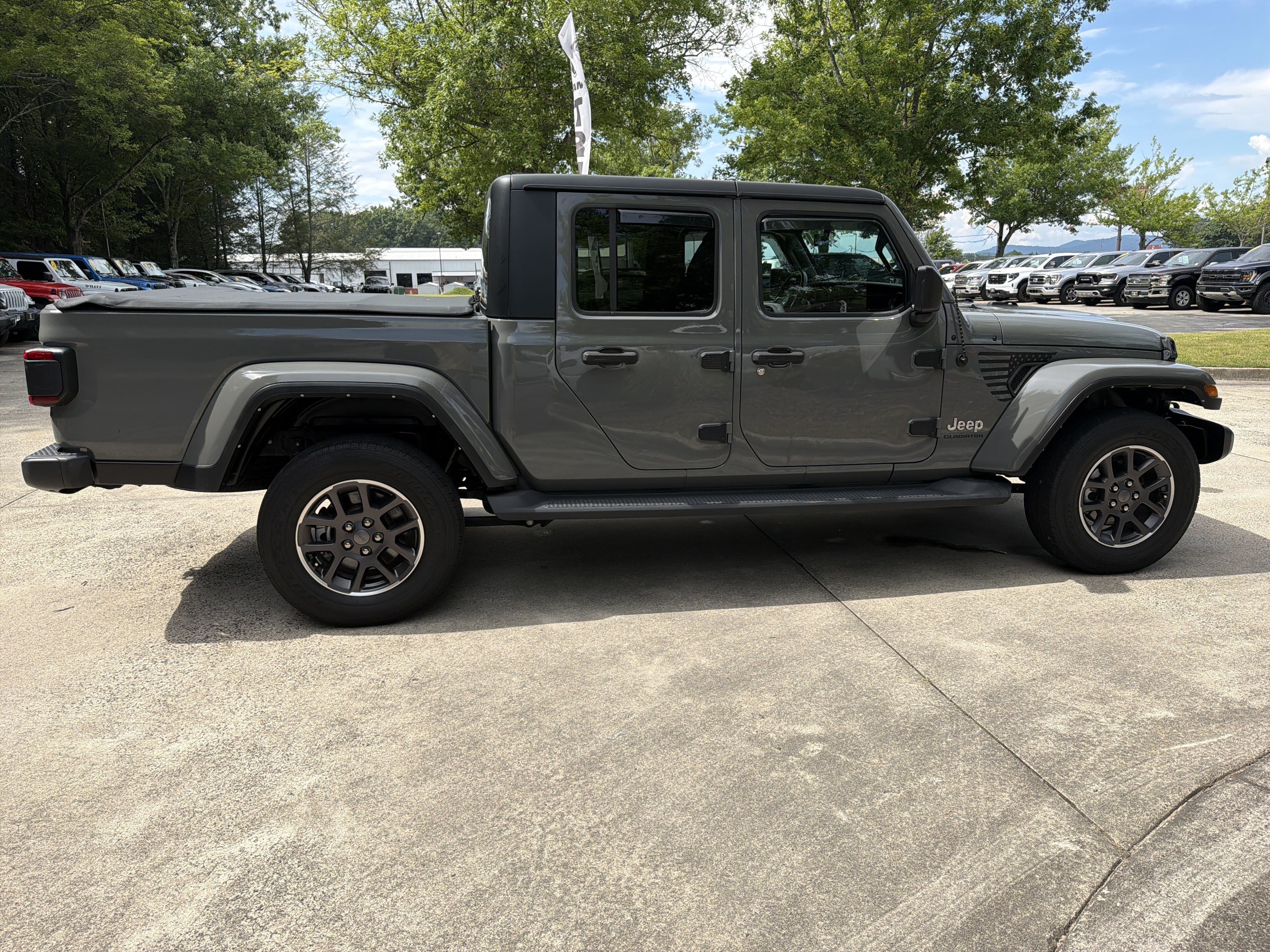 Used 2022 Sting-Gray Clearcoat Jeep Overland image 8