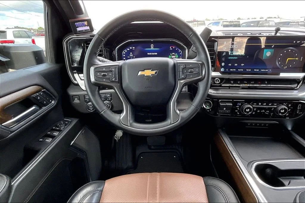 Used 2024 Black Chevrolet High Country DRW image 8