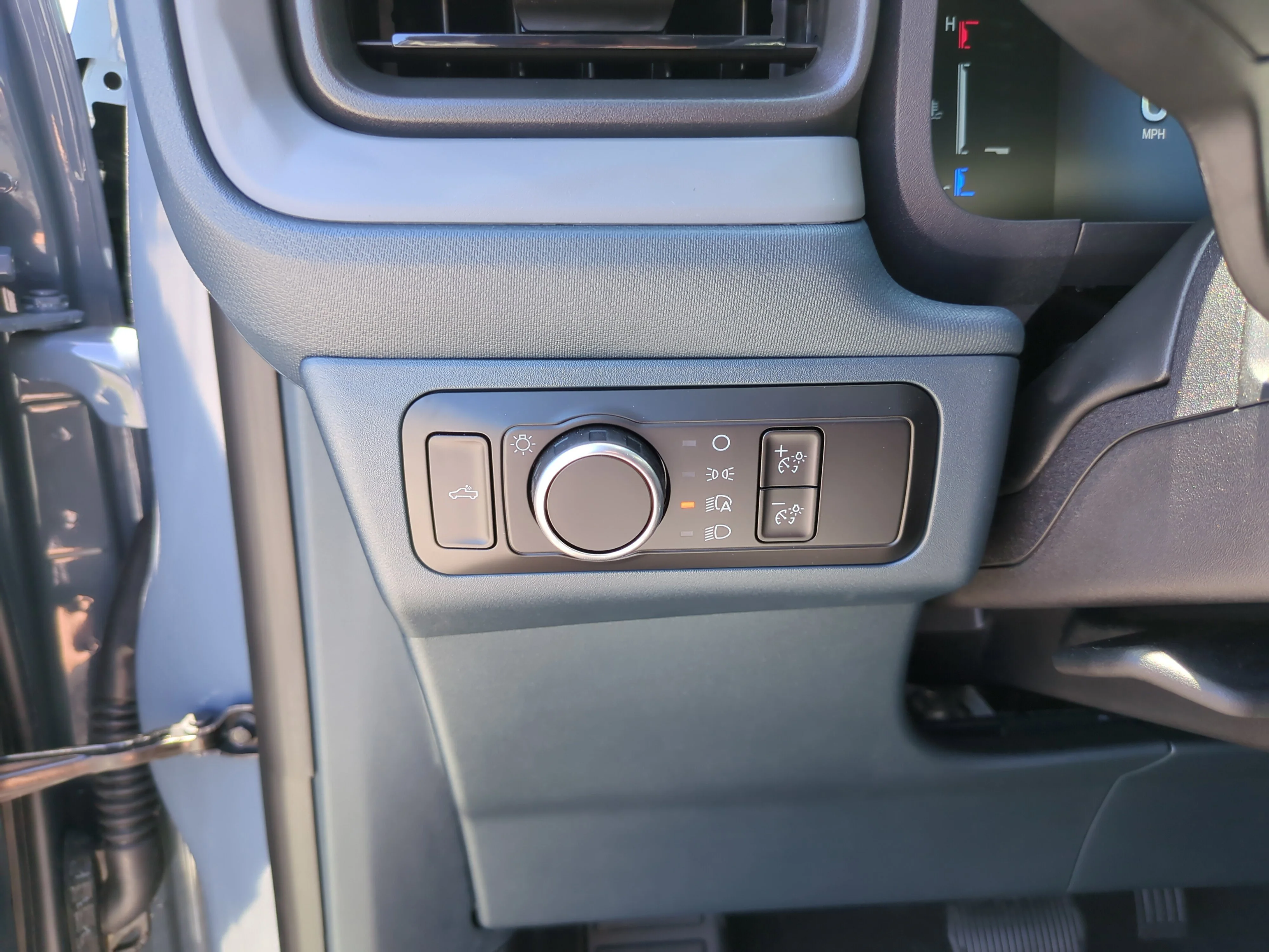 New 2025 Azure Gray Metallic Tri-Coat Ford XLT image 22
