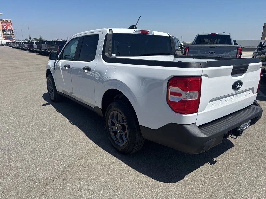Used 2026 Oxford White Ford XLT image 4