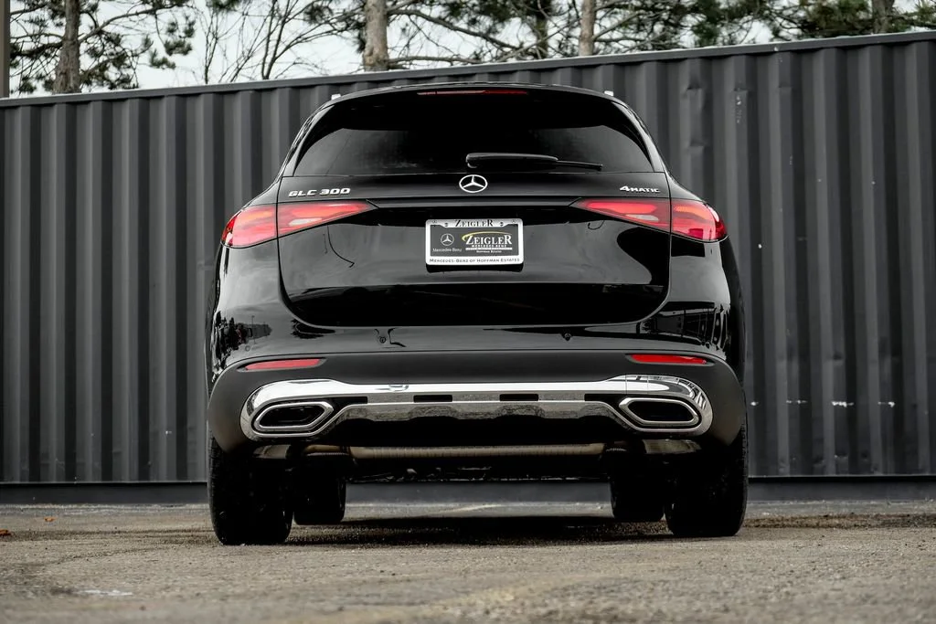 New 2026 Black Mercedes-Benz GLC300 image 8